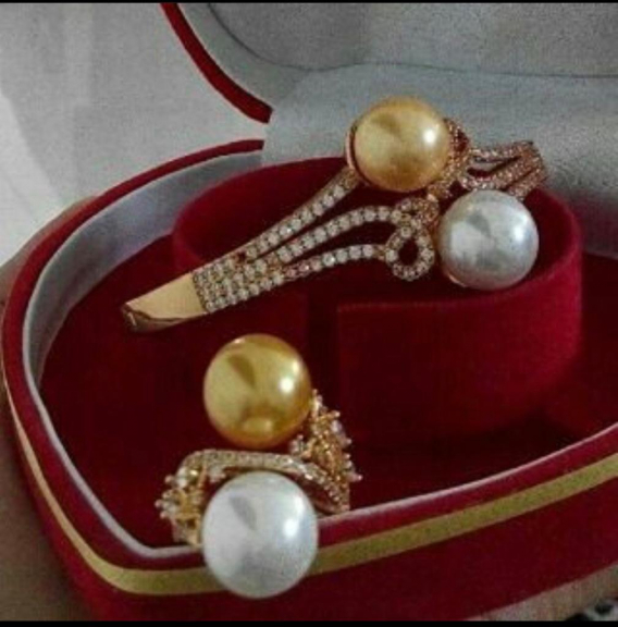 Mutiara dan kain tenun khas lombok