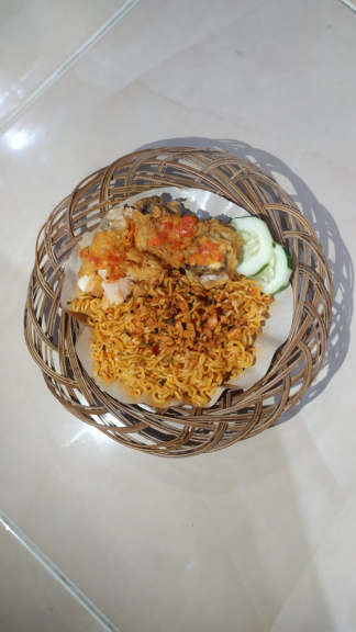 GBK (Geprek Bakar Kremes) 