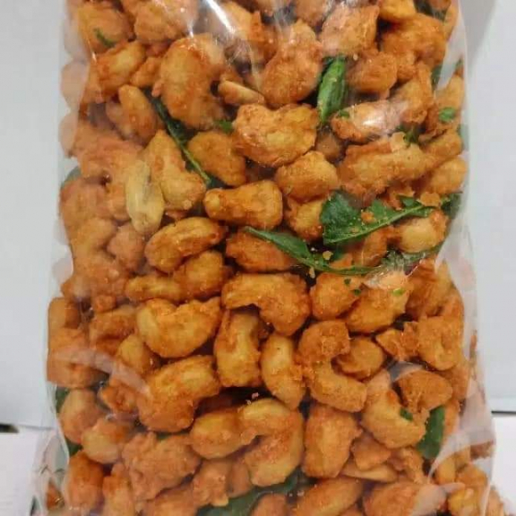 Ceker mercon dan aneka makanan ringan