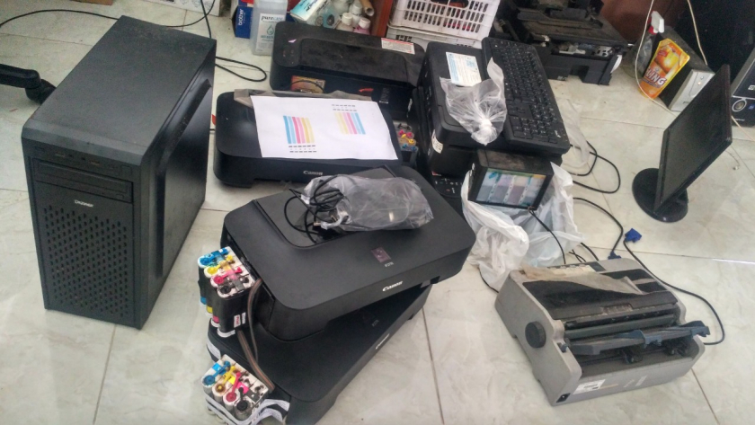 Jasa pengetikan, servis laptop, printer dan kursus komputer