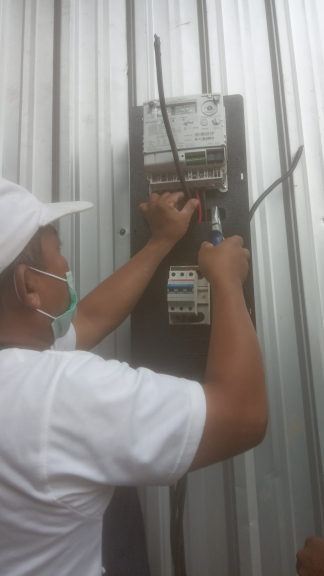 Pemasangan kwh meter daya. 10600 va. 3 phas