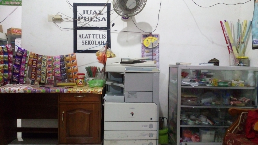 Fotocopy, Rental Playstation, Wifi, warung kopi.