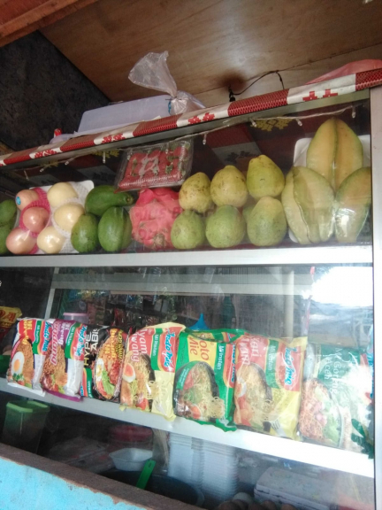 Ayam geprek ,ayam penyet ,mie Tek Tek ,pangsit goreng