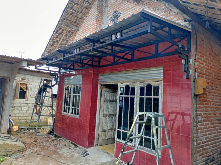 Pagar pintu dan canopy