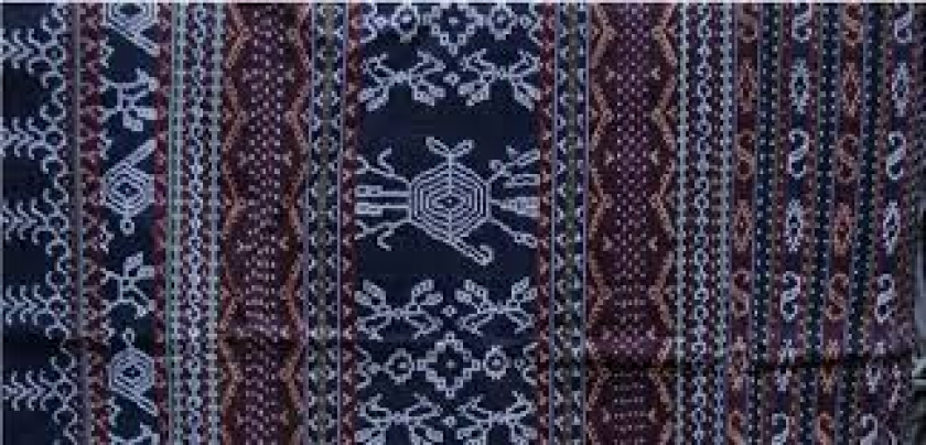 IKAT TENUN TRADISIONALMAUMERE FLORES