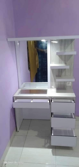 Kitchen set . Kamar set . Backdrop tv . Sekat ruangan . Partisi . Lemari bawah tangg dll..