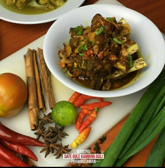 Sate, gule, tongseng, tengkleng, nasi goreng