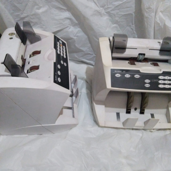 Mesin hitung uang kertas