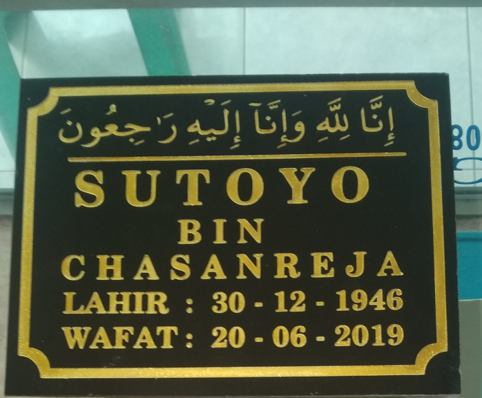 Prasasti granitile ukuran 10s20 cm