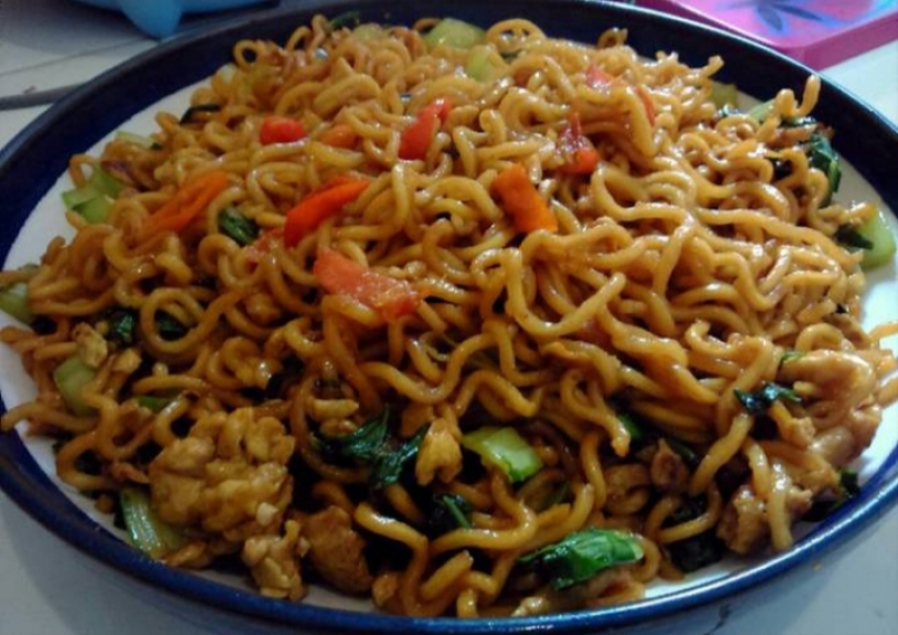 Cimol bojot, pisang keju krispi, jamur krispi, kwetiaw goreng, mie tektek, cheese roll 