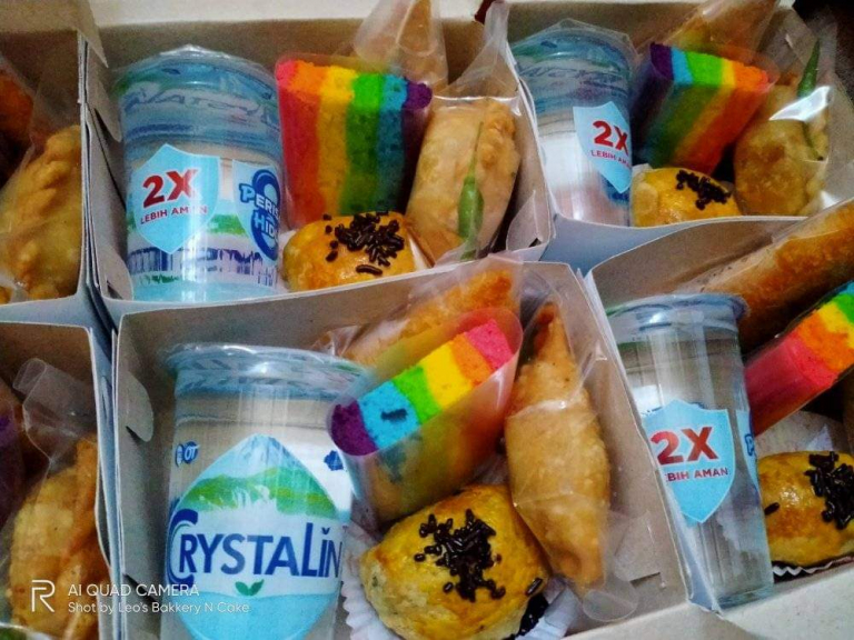 Leo&039;s Bakery n cake