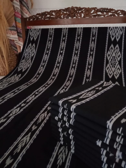 Kain tenun etnik troso