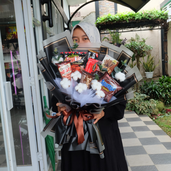 Karangan Bunga Lampung ( Buket Snack Brown )