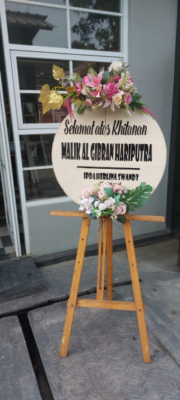 Karangan Bunga Lampung ( Rustic Indoor Bulat Selamat)