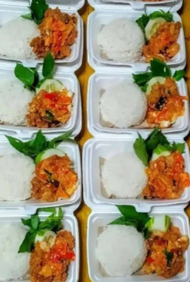 Nasi ayam geprek sambal judes